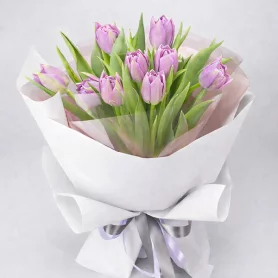 Весне дорогу! - букет из сиренево-розовых тюльпанов 